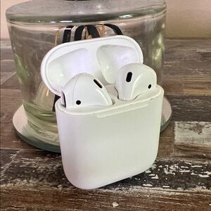 Apple Airpods 2nd Generation White with Charging Case
